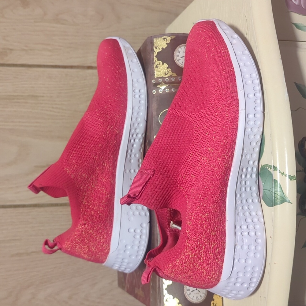 Avia Slip On Sneaker, Size 6